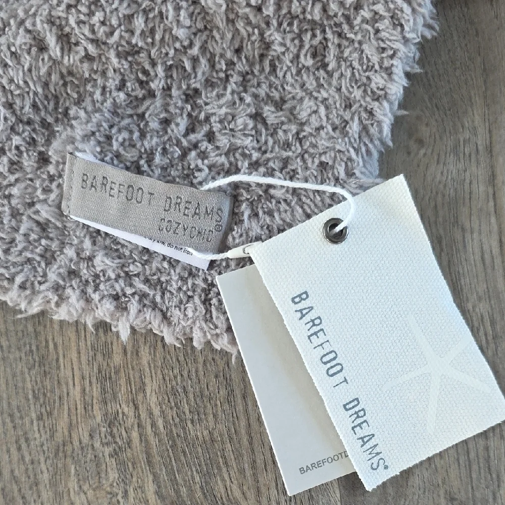 Barefoot Dreams Cozy Gray Scarf NWT - Picture 2 of 3